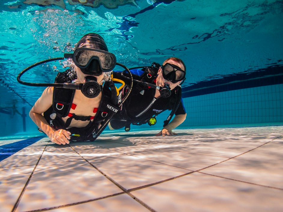 Baptème de plongée en piscine